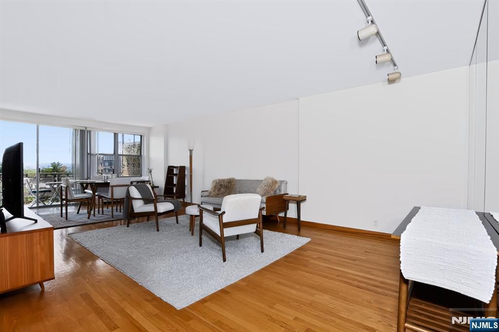 301 Beech Street 12A - Photo 5
