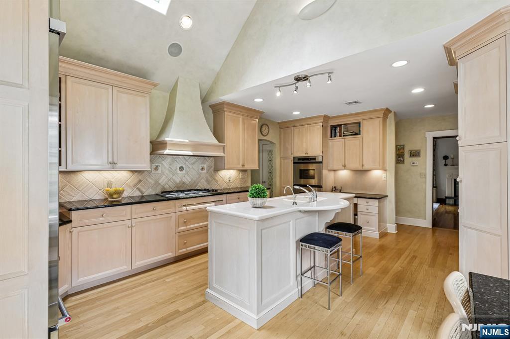 86 Walthery Avenue — photo 16