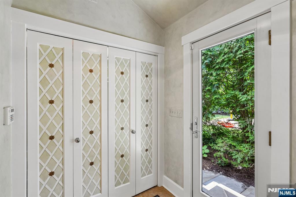 86 Walthery Avenue — photo 18