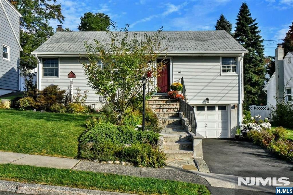 143 Manhattan Avenue - Photo 1
