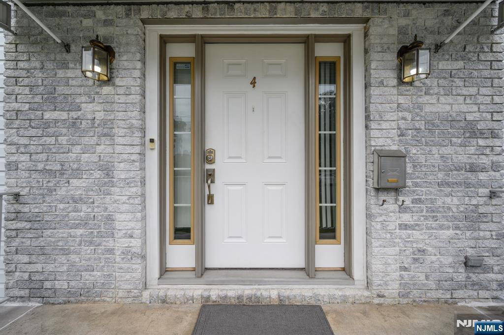 4 Elm Court — photo 2