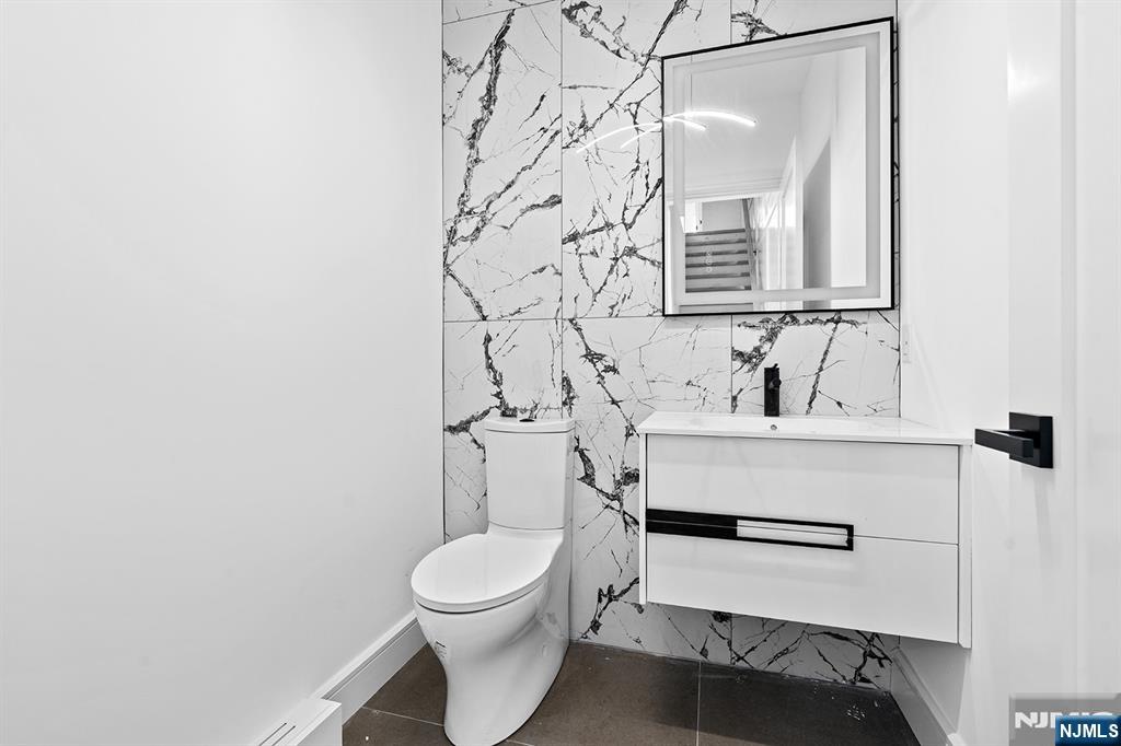 465B 1st St, Palisades Park, NJ 07650