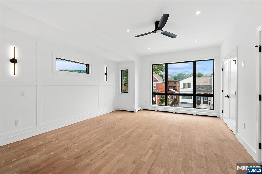 465B 1st St, Palisades Park, NJ 07650