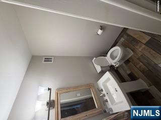 61 Heatherhill Ln, Woodcliff Lake, NJ 07677