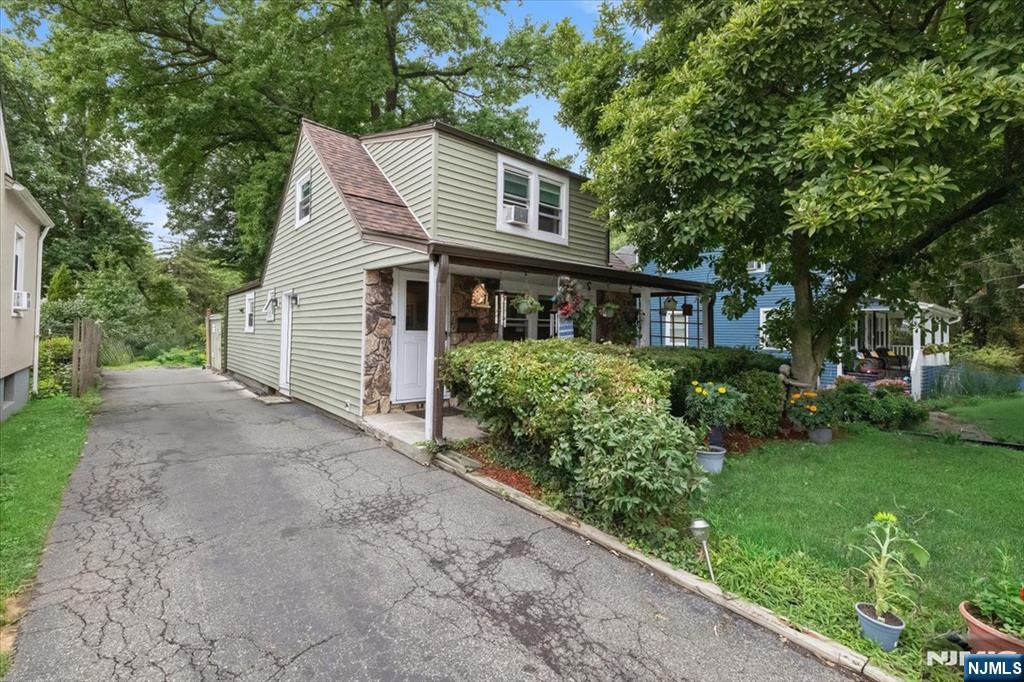 203 Willow Ave, Hackensack, NJ 07601