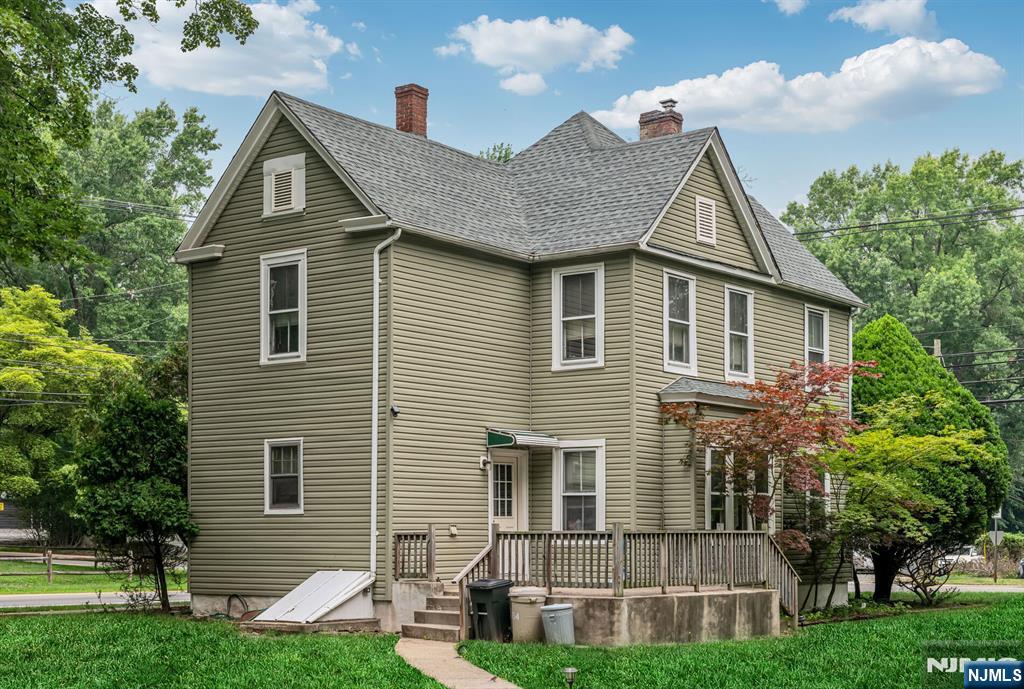 7 Hardenburgh Ave, Demarest, NJ 07627