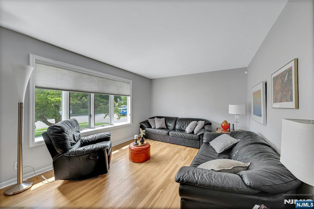 32-15 Southern Drive - Photo 5