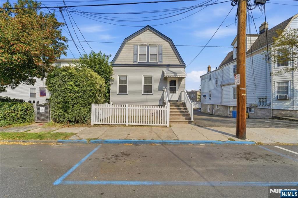 233 Maple Street - Photo 2