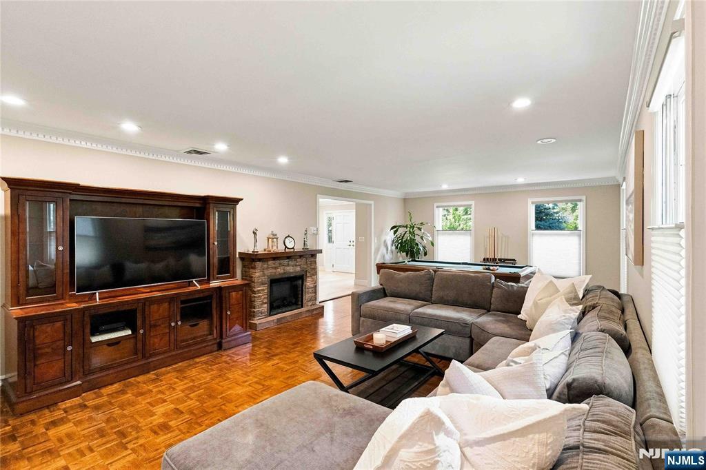 700 Oak Lane