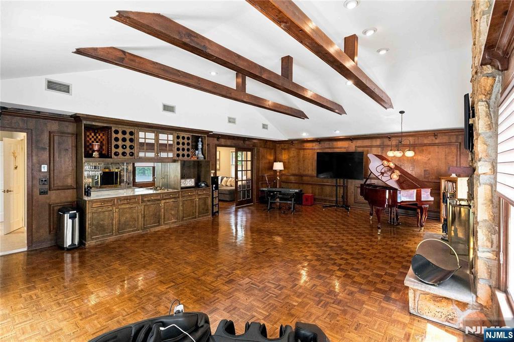 700 Oak Lane