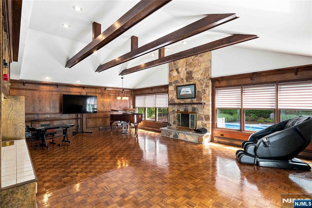 700 Oak Lane