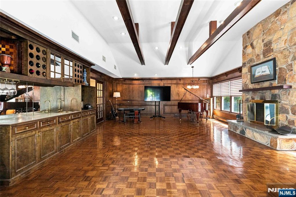 700 Oak Lane