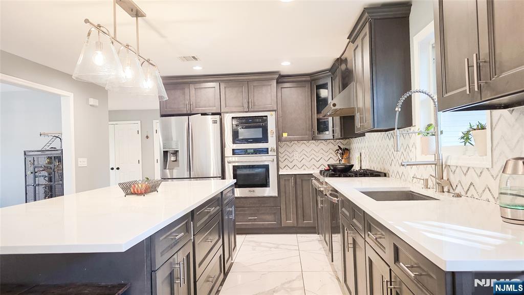240 Clinton Avenue — photo 3