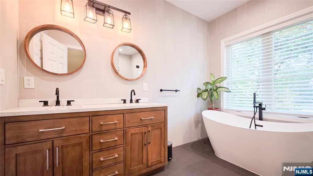 240 Clinton Avenue — photo 23
