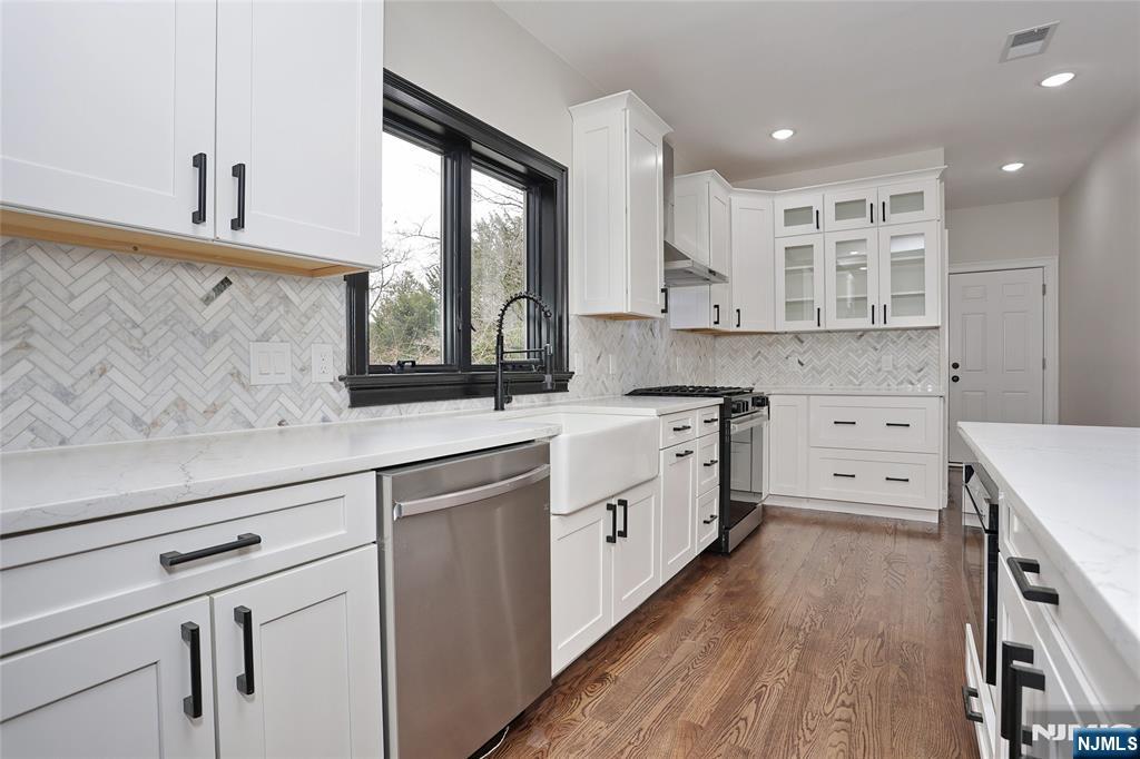 592 Fermery Drive — photo 10