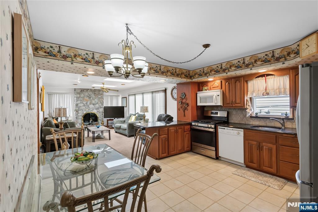 2 Martha Avenue — photo 14