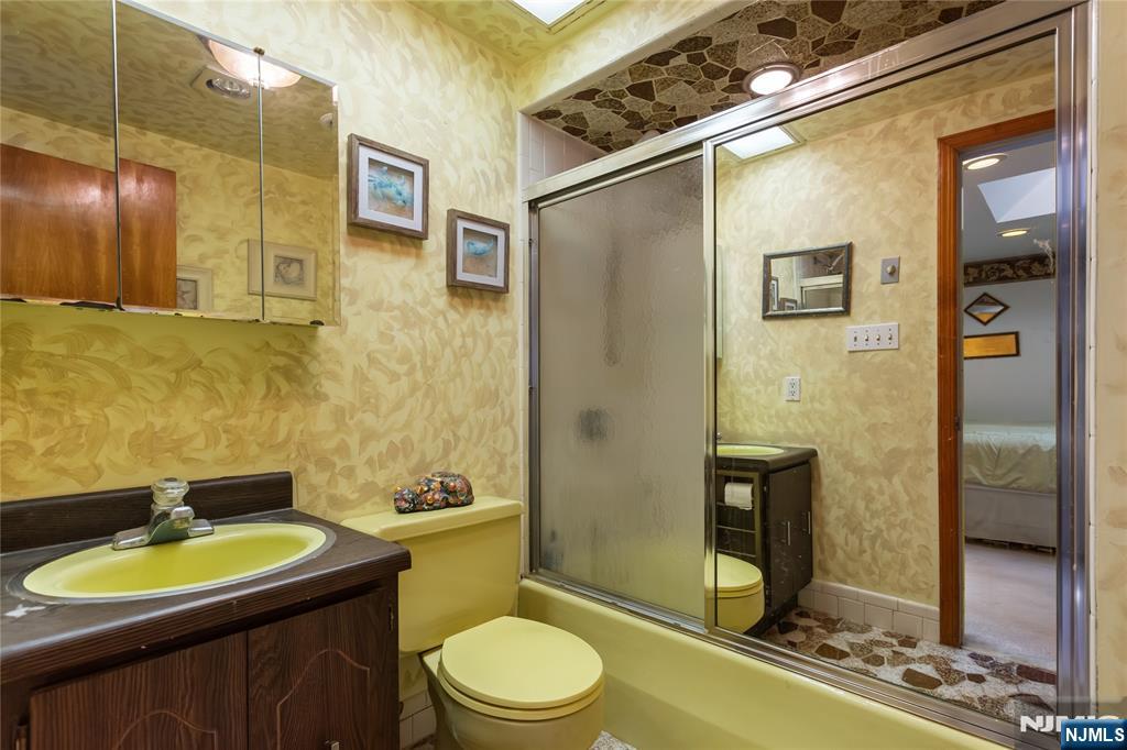 2 Martha Avenue — photo 20