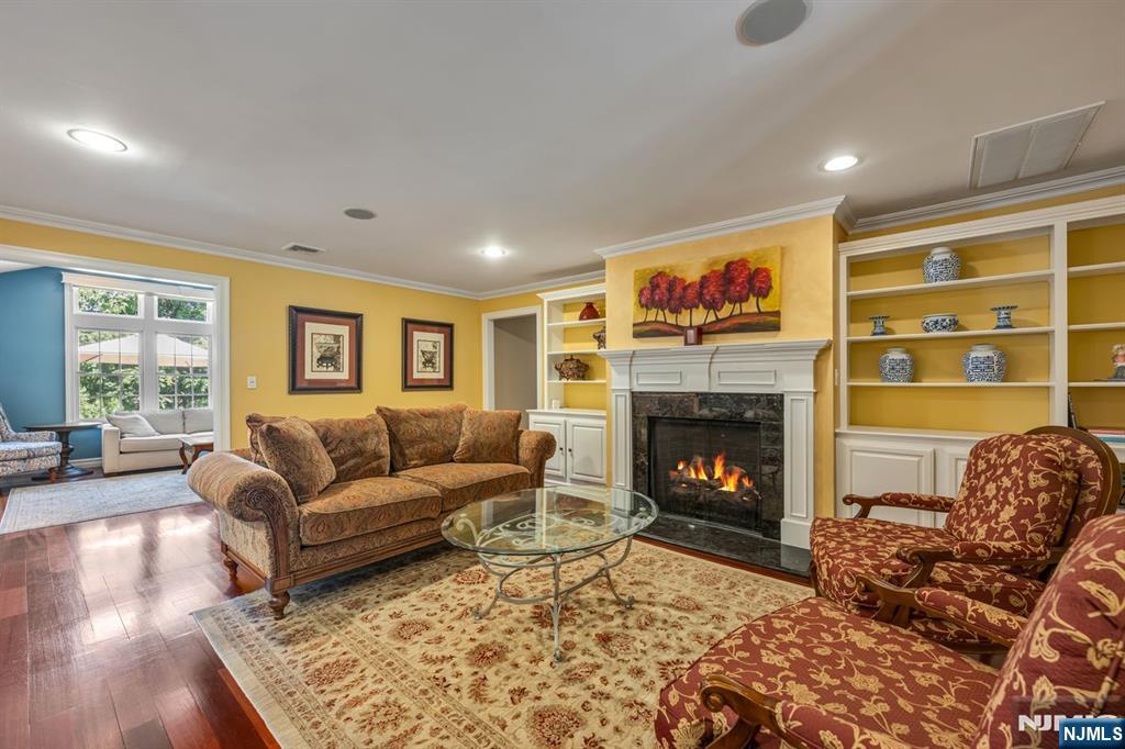330 Airmount Avenue - Photo 5
