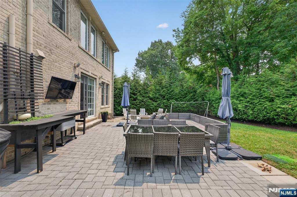 80 Holland Ave, Demarest, NJ 07627