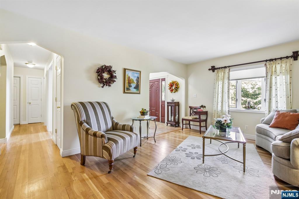292 Gorden Drive - Photo 4