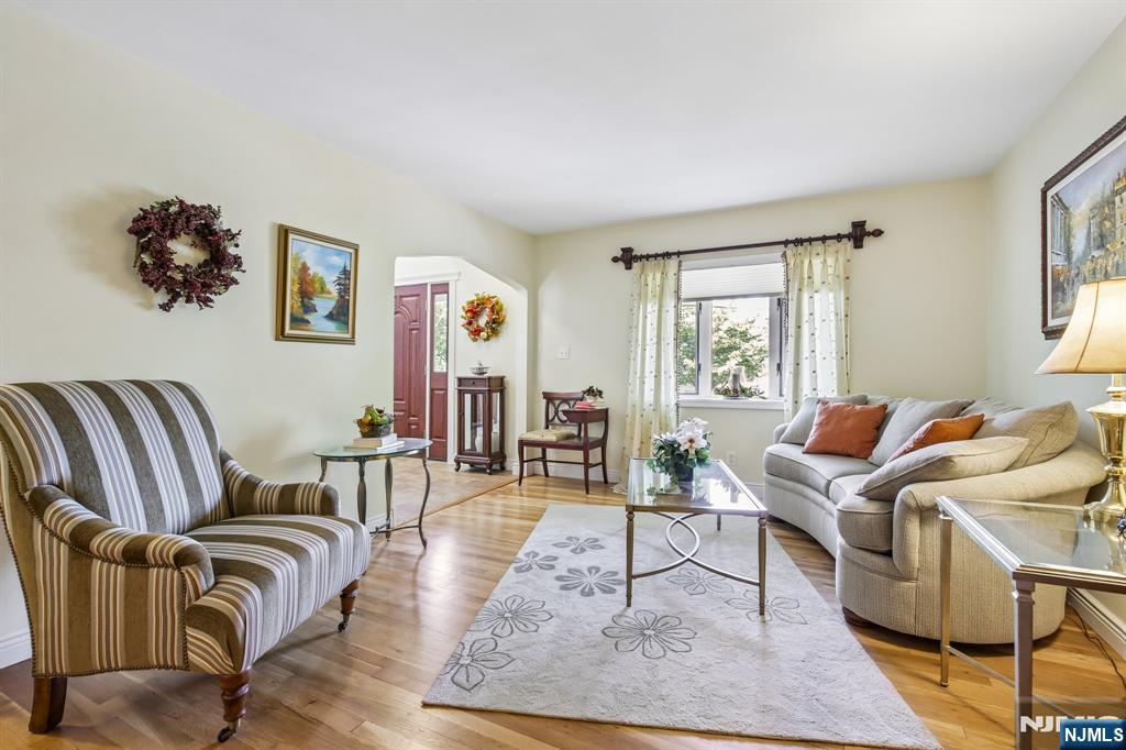 292 Gorden Drive - Photo 5