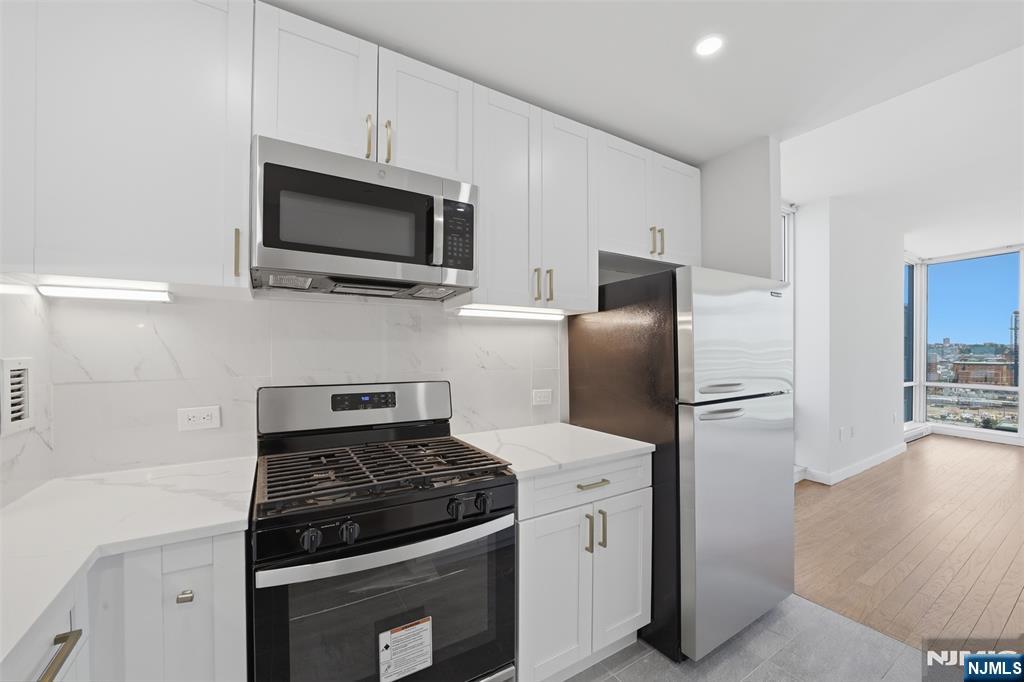 20 Newport Parkway #2012 — photo 13