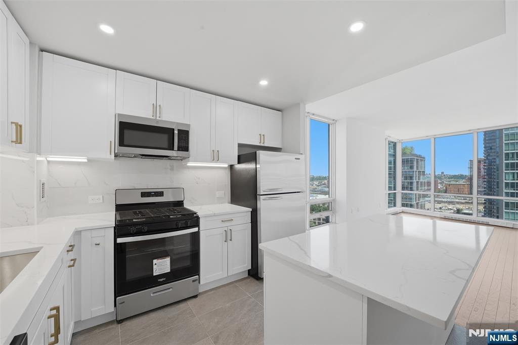 20 Newport Parkway #2012 — photo 10