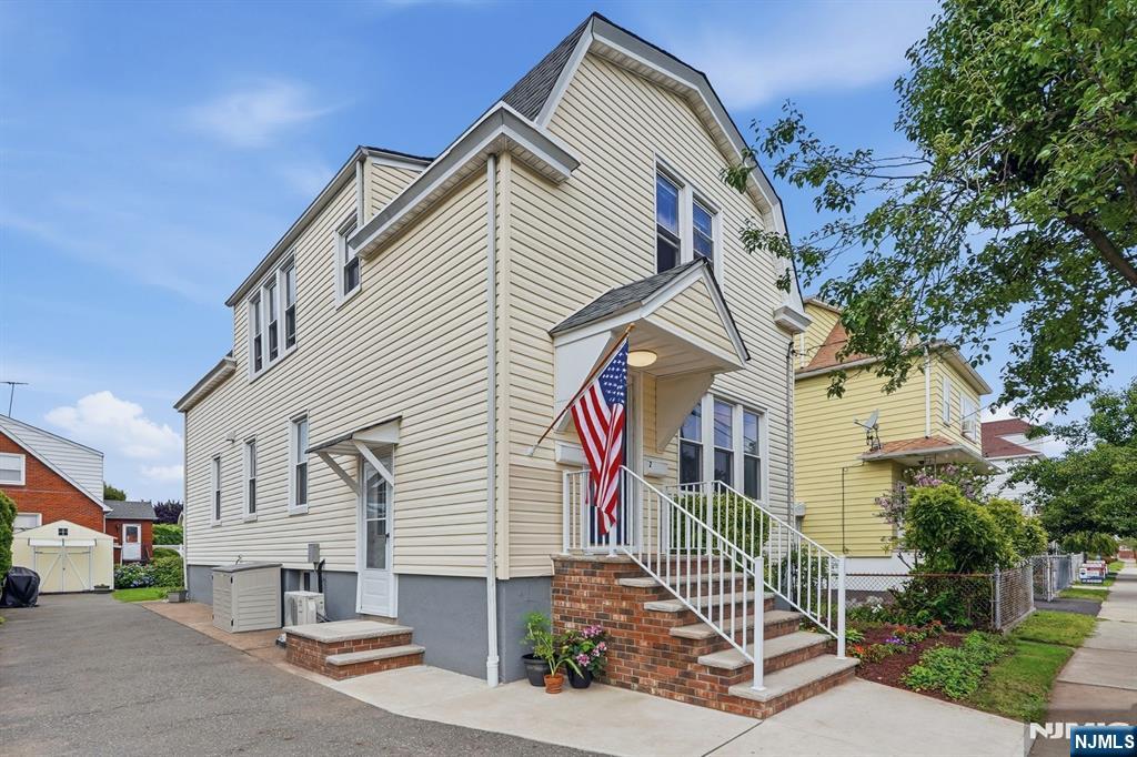 97 Bergen St, Garfield, NJ 07026
