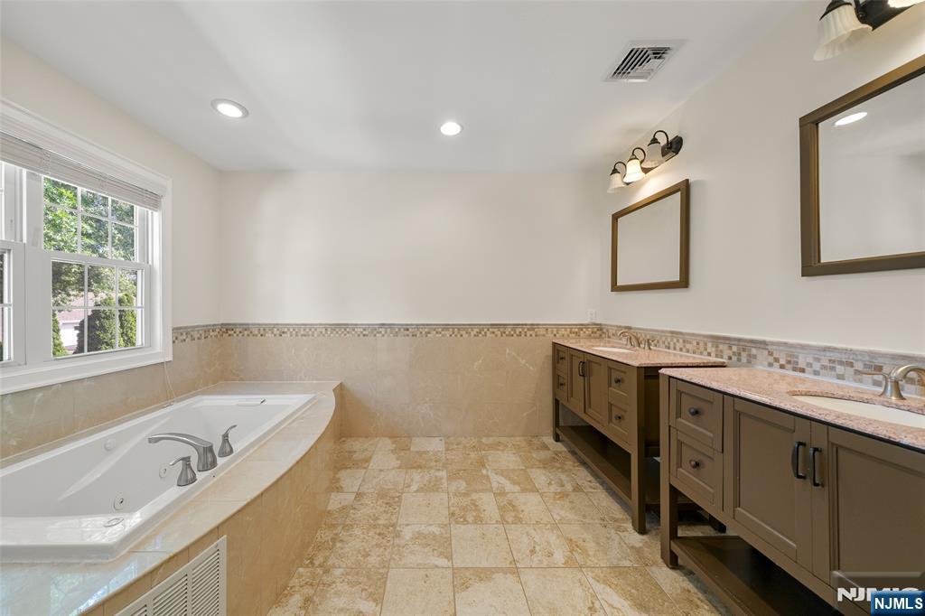 216 Washington Street — photo 19