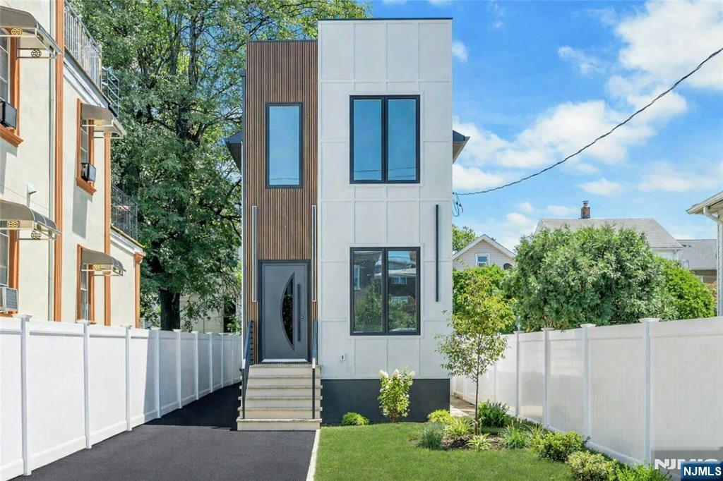 54 Hamilton Ave, Fairview, NJ 07022