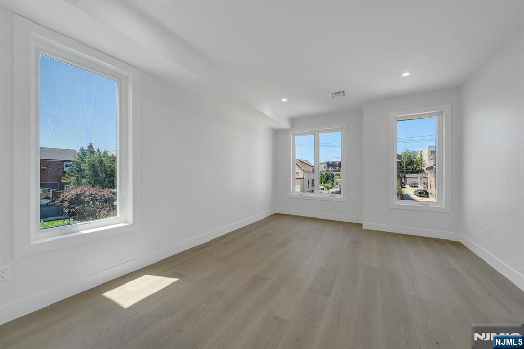 54 Hamilton Avenue