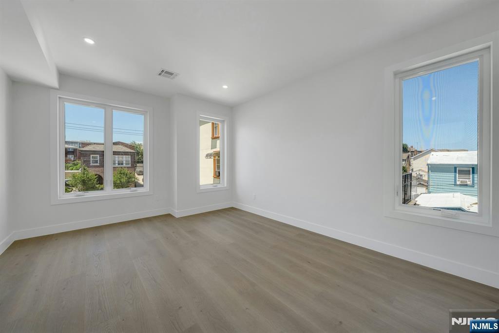 54 Hamilton Avenue