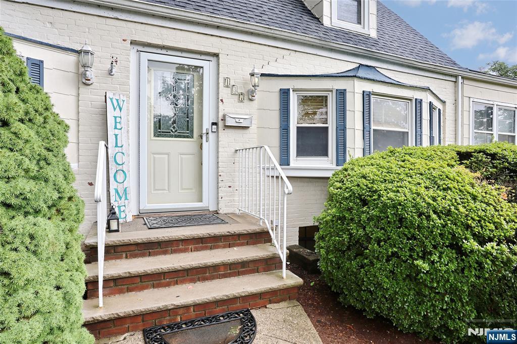 137 Manhattan Avenue - Photo 2