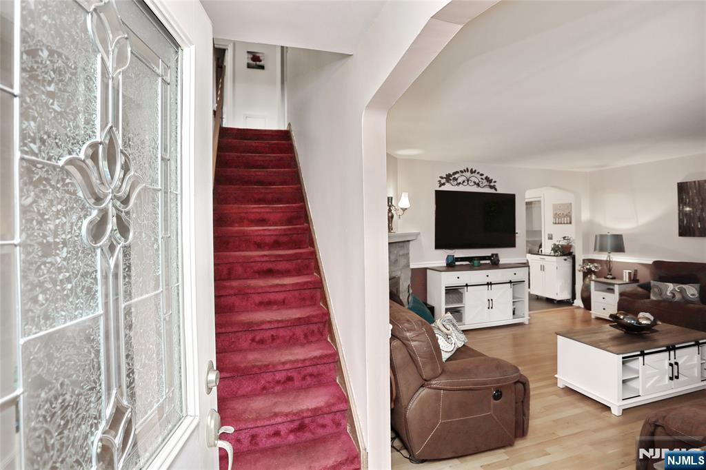 137 Manhattan Avenue - Photo 5