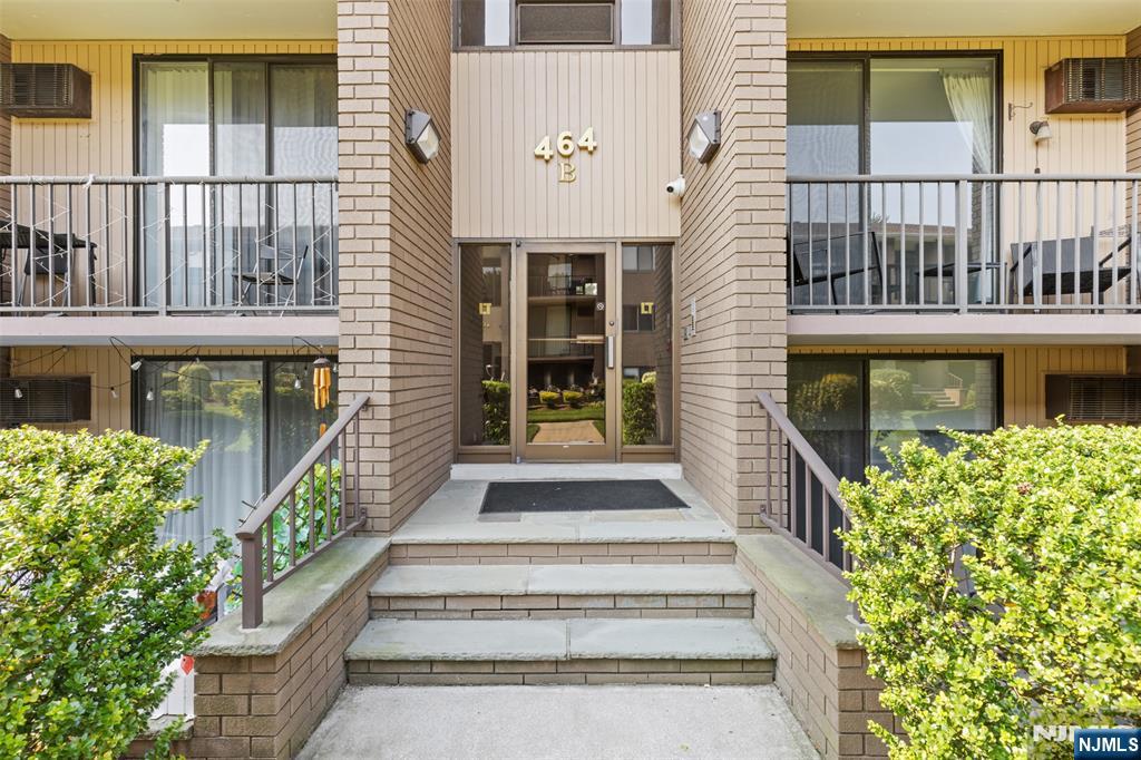 464 Liberty St #107 B, Little Ferry, NJ 07643