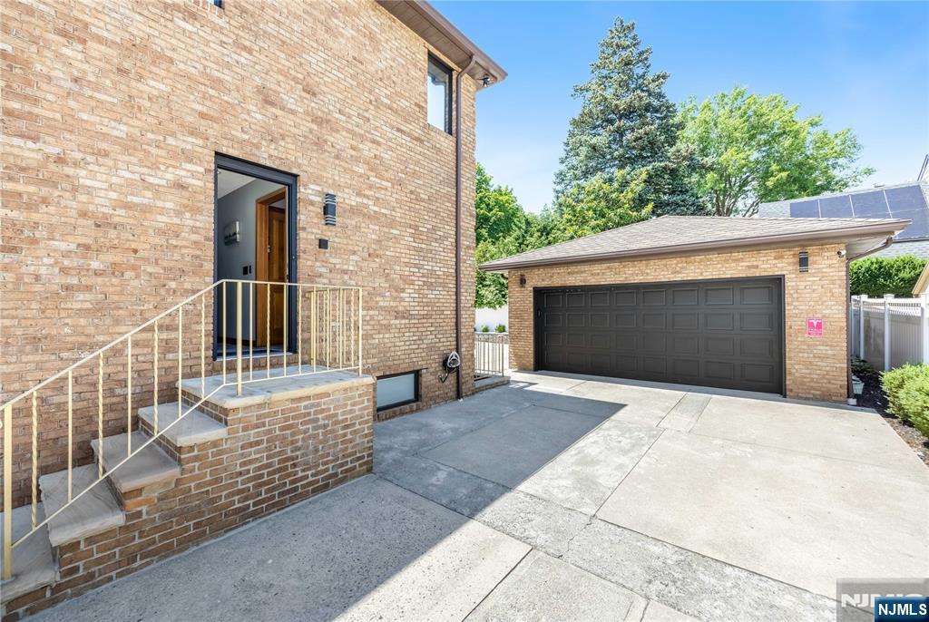 141 Burton Avenue — photo 45