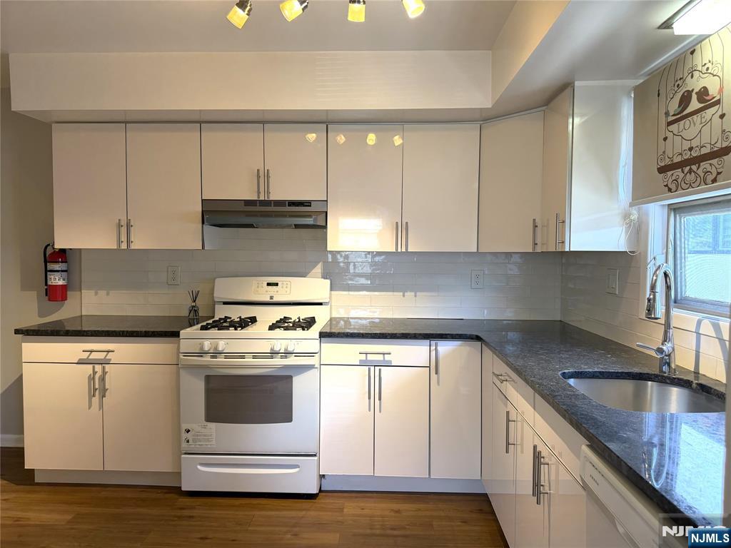24 Ruby Avenue 2nd Floor - Photo 5