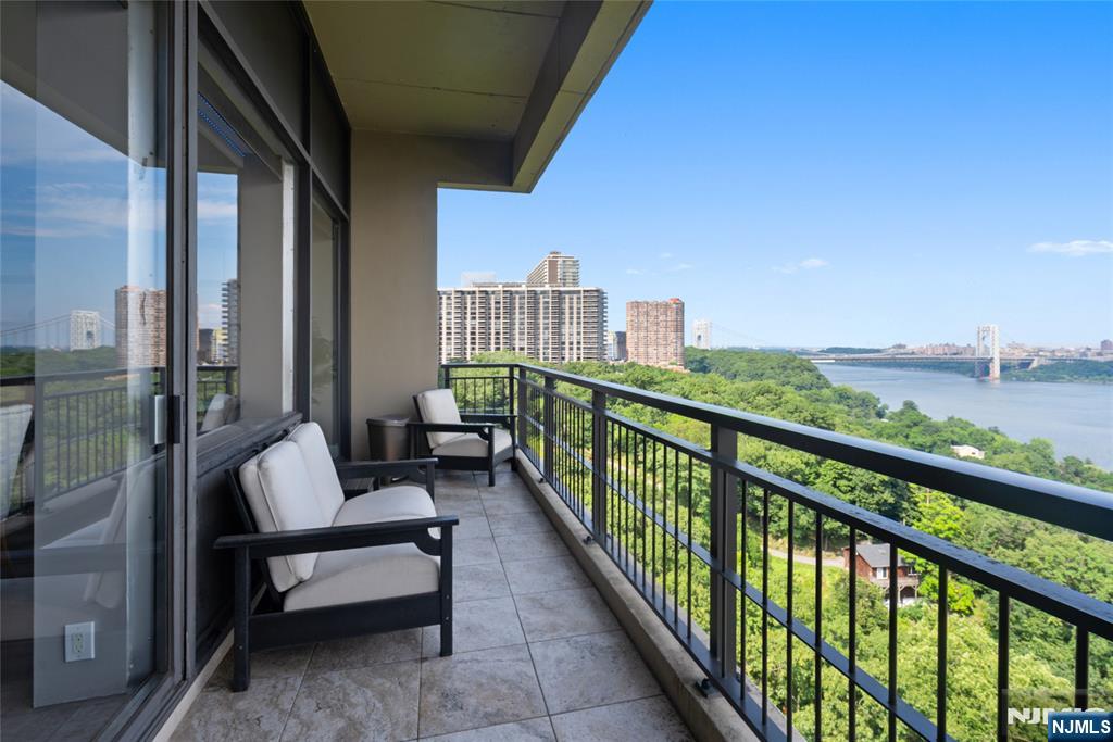 4 Horizon Rd #1432, Fort Lee, NJ 07024