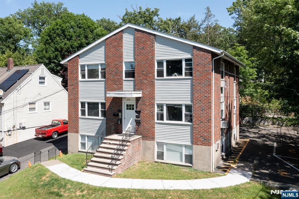 Homes for sale in Leonia, NJ | 275 Grand Ave, Leonia, NJ 07605 | MLS# 26026901