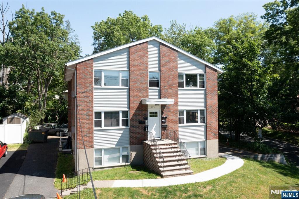 Homes for sale in Leonia, NJ | 275 Grand Ave, Leonia, NJ 07605 | MLS# 26026901