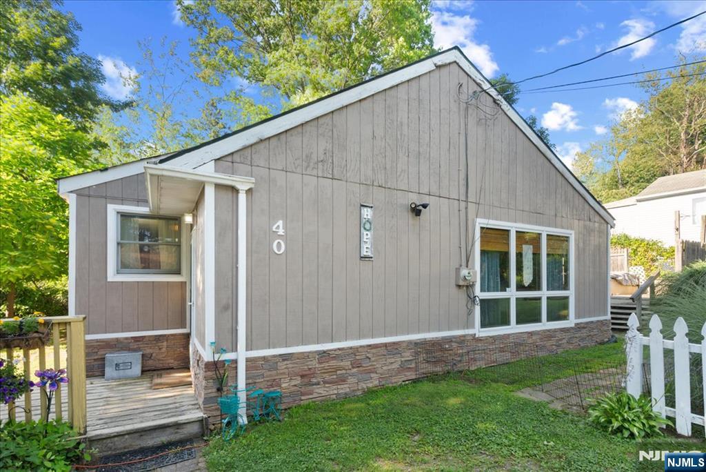 2nd image of 40 Glenridge Rd, West Milford, NJ 07421 | MLS# 26026933