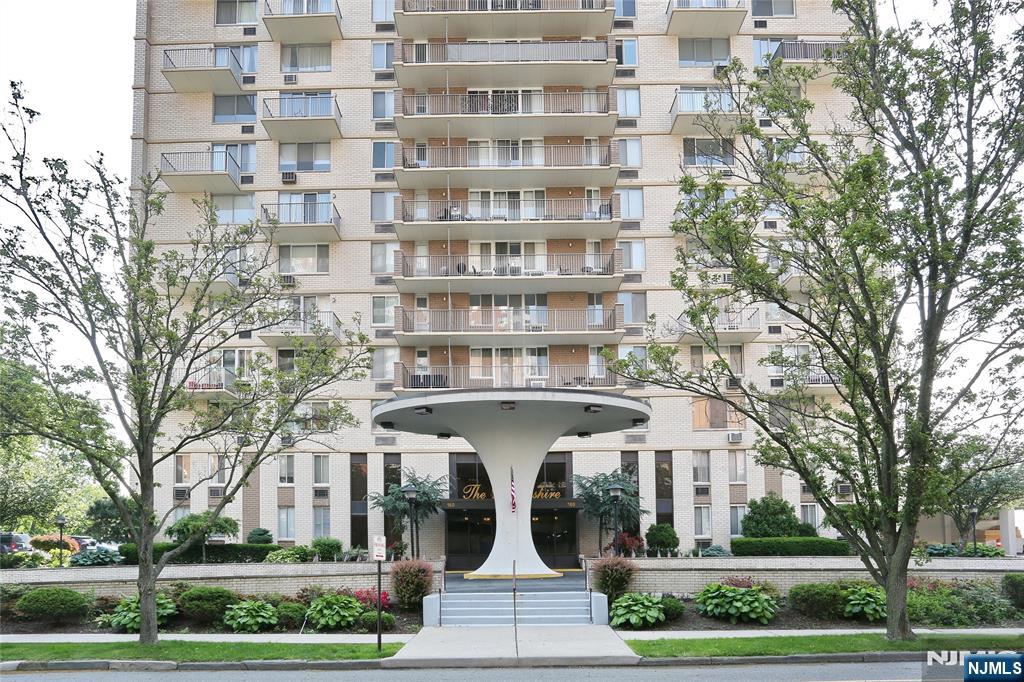 160 Overlook Avenue 19D - Photo 2