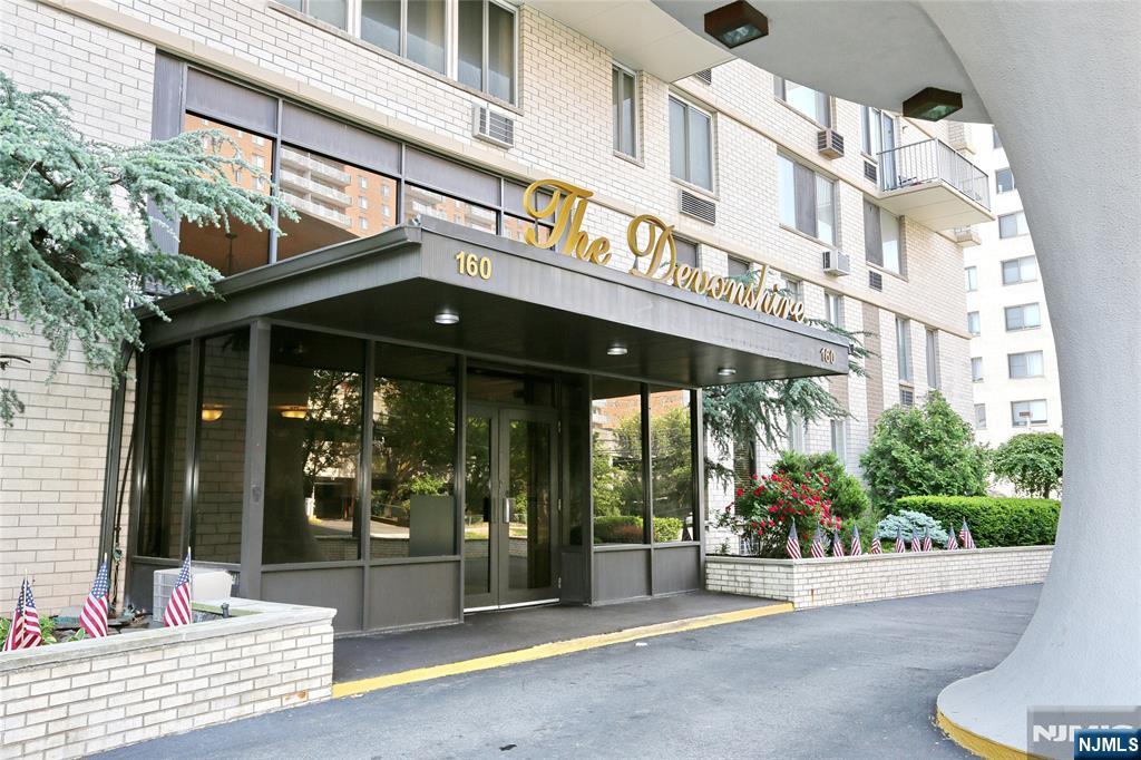 160 Overlook Avenue 19D - Photo 4