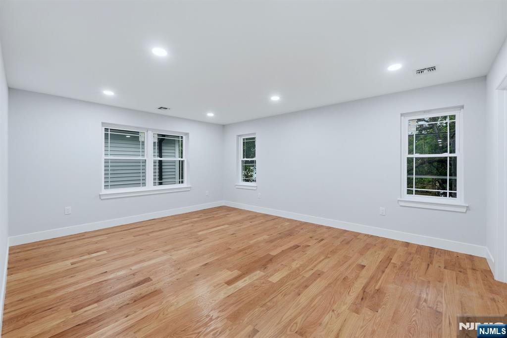 219 Burnett Street — photo 17