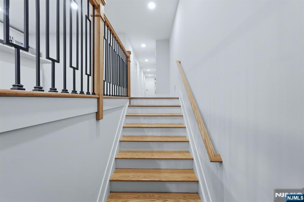 219 Burnett Street — photo 20