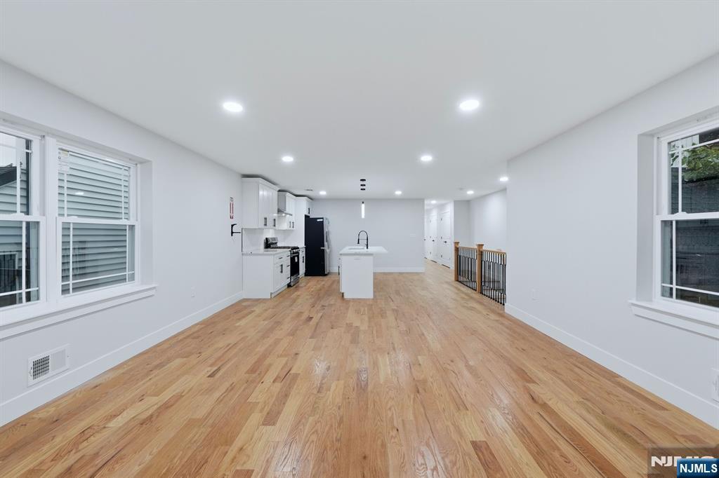 219 Burnett Street — photo 23