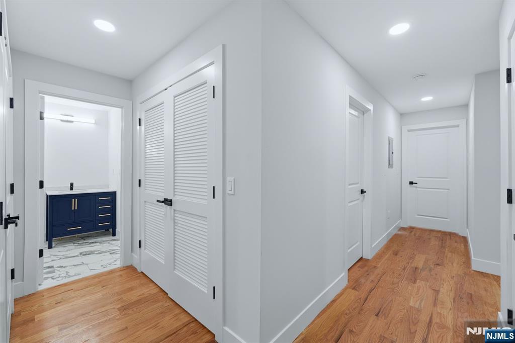 219 Burnett Street — photo 28