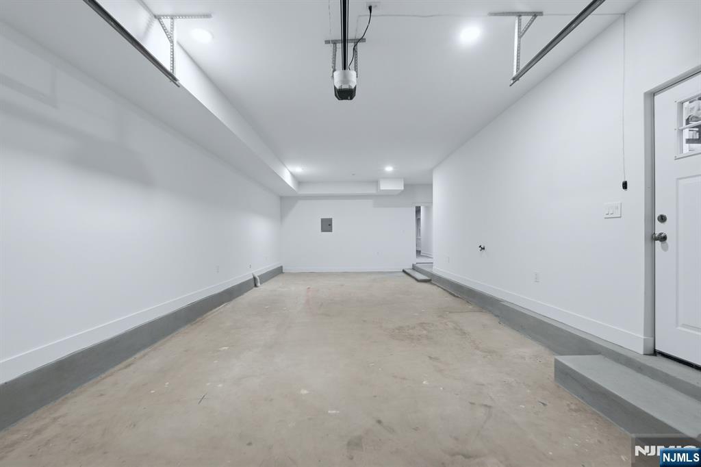 219 Burnett Street — photo 38