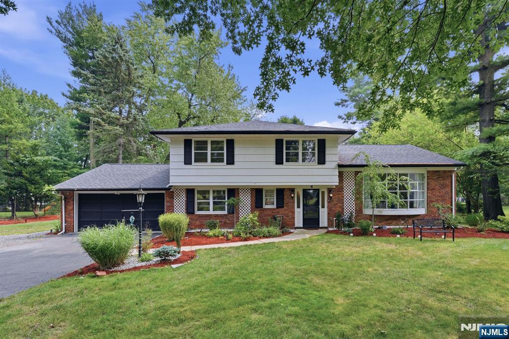 Homes for sale in Tenafly, NJ | 44 Northrop Ln, Tenafly, NJ 07670 | MLS# 26027002
