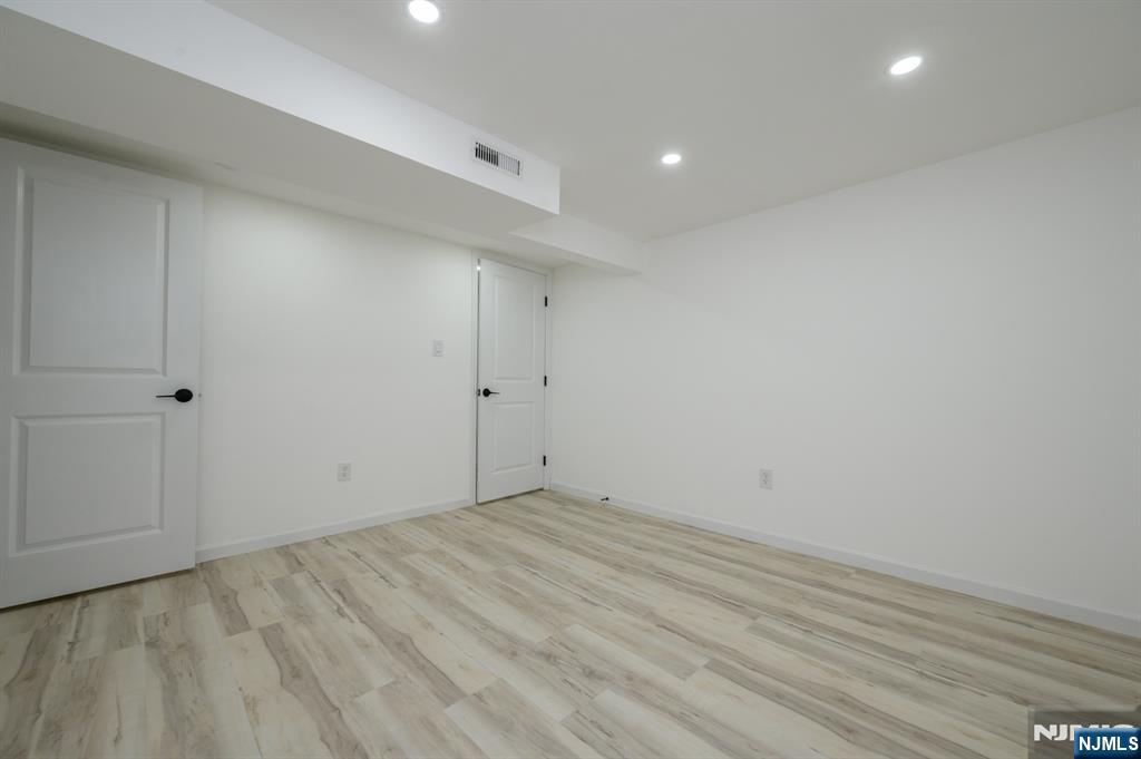 137 Myrtle Avenue — photo 31